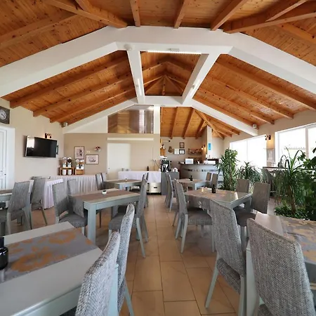 Hotel Murter 3* מורטר