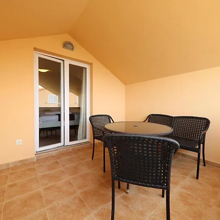 מלון Hotel Murter 3*