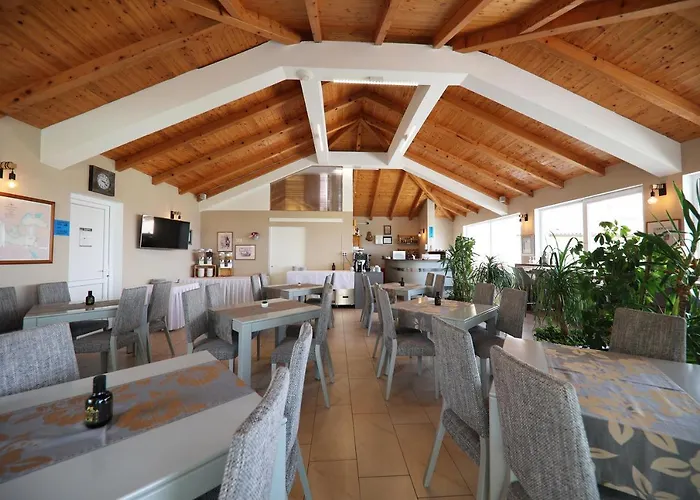 Hotel Murter 3* מורטר