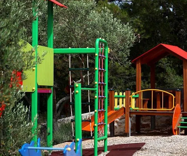 Hotel Murter 3* מורטר