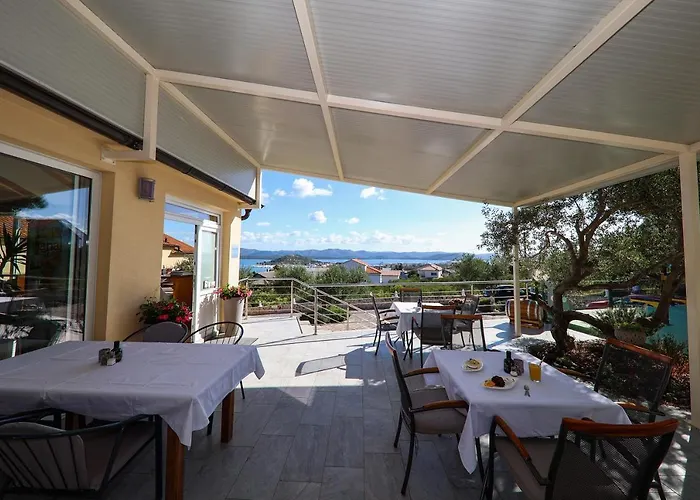 מלון Hotel Murter