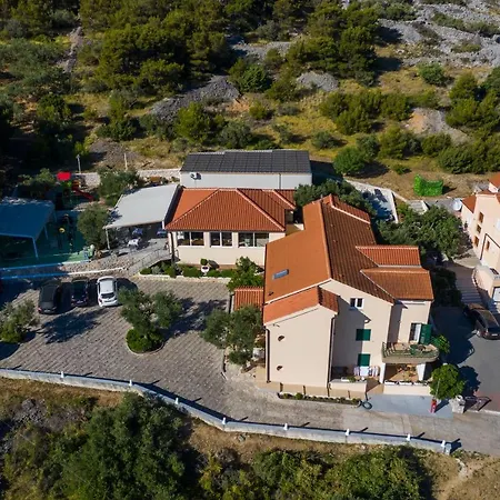 Hotel Murter 3* Муртер